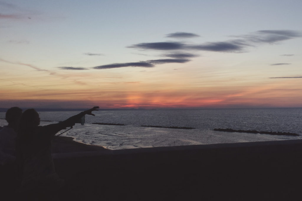 spettacolo di colori al tramonto a termoli